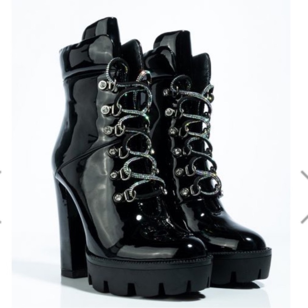 NWOT Azalea Wang Chunky Heel Booties